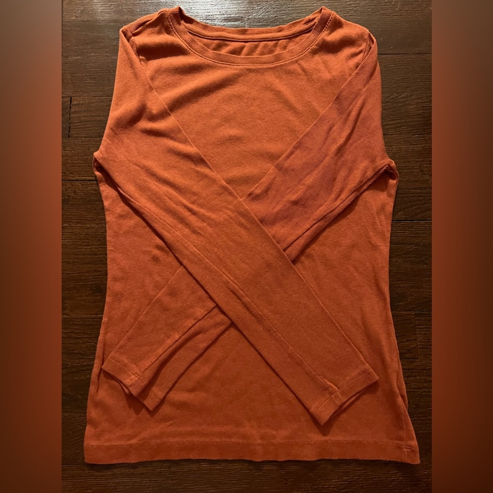 Super cute orange long sleeve!! Perfect for fall!!!